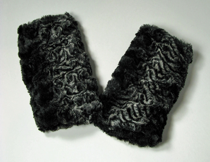 Faux Fur Fingerless Gloves in Smoky Essence/Black